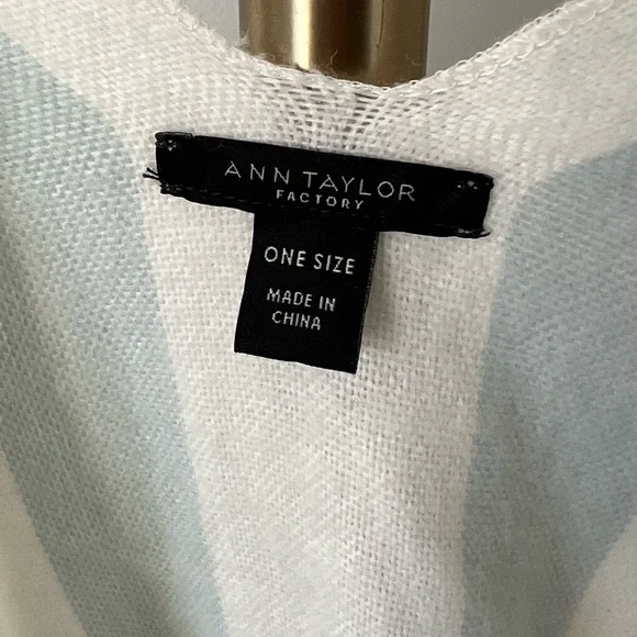 NWOT Ann Taylor Poncho | One Size - Picture 2 of 4
